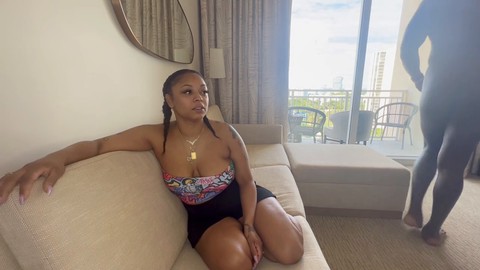 Stars du porno Syphon Filthy et Porsha Carrera dans un festin sexuel sauvage fait maison
