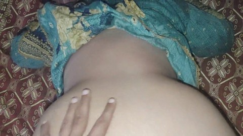 Die indische Tante Lakshitadevi geht wild drauf und hat intensive desi Action.