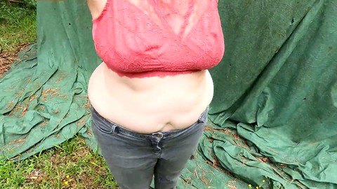 Intensive Sex-Session im Freien mit ernsthaftem Rauenspiel