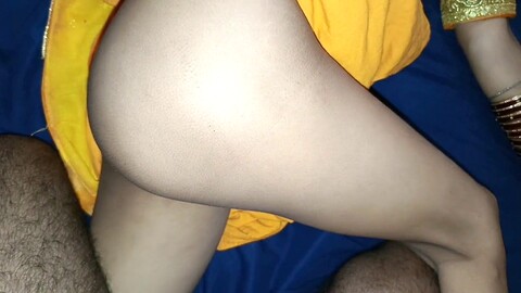 Die neue indische Ehefrau Psox515 geht mit einem wunderschönen Desi-Mädchen ab