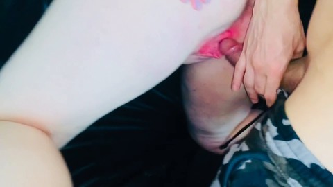 La livreuse de pizza blonde se fait remplir son gros derrière et ejaculate pendant sa première livraison.