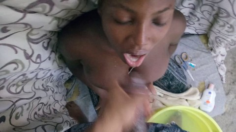 Ninfómana adolescente Mastermeat1 hace una garganta profunda a la BBC, recibe una corrida en la garganta en POV