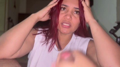 Die amateurhafte Latina-Rothaarige aus Kolumbien gibt einen leidenschaftlichen Blowjob in einem hausgemachten Video\n