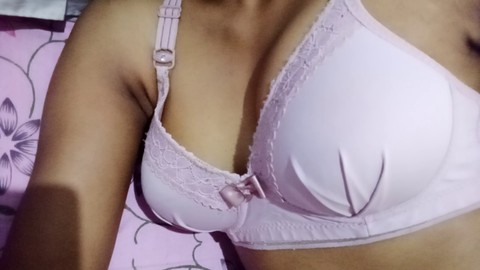 Acción intensa en primer plano con mamás japonesas y una novia