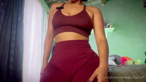 Ein großer Po im Fitnessstudio erniedrigt deinen Mikropenis und macht dich geil, bis du fertig bist