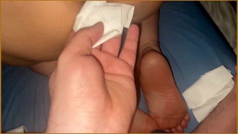 Una madre single ha il suo primo appuntamento che si conclude con un'intensa azione anale.