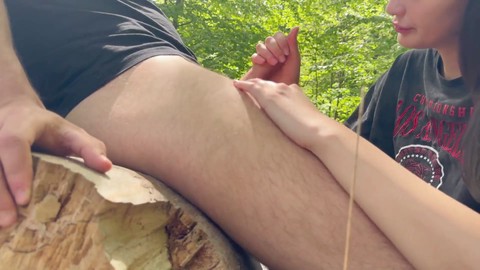 Orgie sexuelle en plein air dans les bois avec un randonneur inconnu