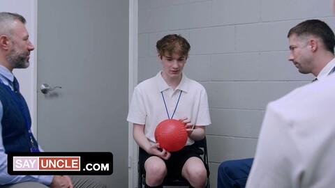 Gay-Parodie von Severance - Twinks erste Erfahrung mit einem pinken Zigarren  Gay-Parodie von Severance - Twinks erste Erfahrung mit einem pinken Zigarren