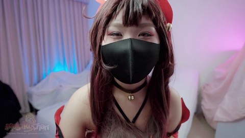 Trois filles cosplay font une fellation et se laissent pénétrer tout en profitant de jeux de pieds avec des étincelles de Starrail.