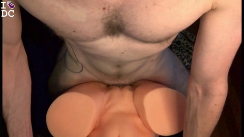 Papa sent ta chatte serrée serrant sa bite alors qu'il te pénètre ! Jouet sexuel réaliste