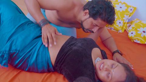 Une MILF indienne que réclame de l'affection de son mari super coquin